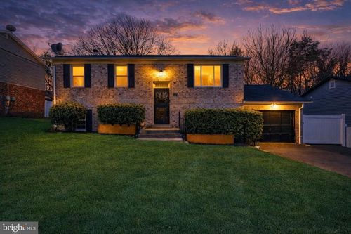 4901 Iverson Pl, TEMPLE HILLS, MD, 20748-5727 | Card Image