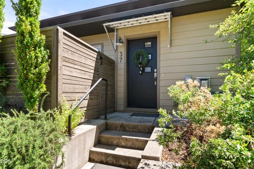 37 N Mountain Ave, Ashland, OR, 97520-2013 | Card Image