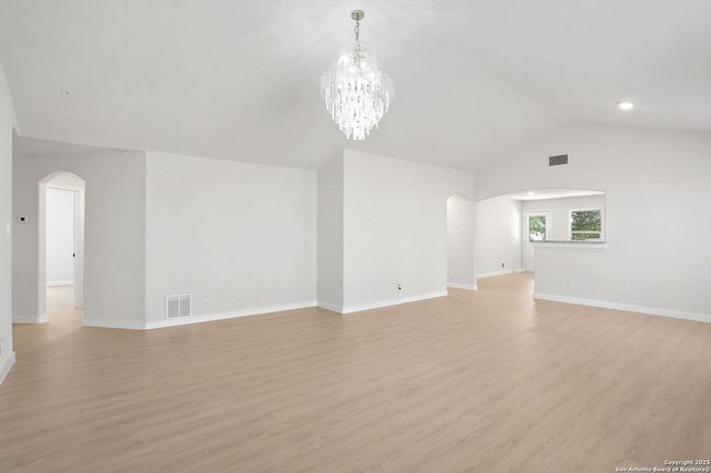 9814 Shawnee Blf, House other with 4 bedrooms, 2 bathrooms and null parking in Converse TX | Image 7