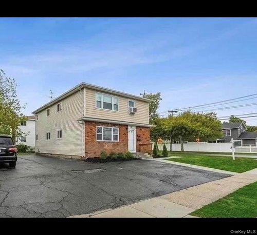 88 Ralph Ave, Babylon, NY, 11702-2123 | Card Image