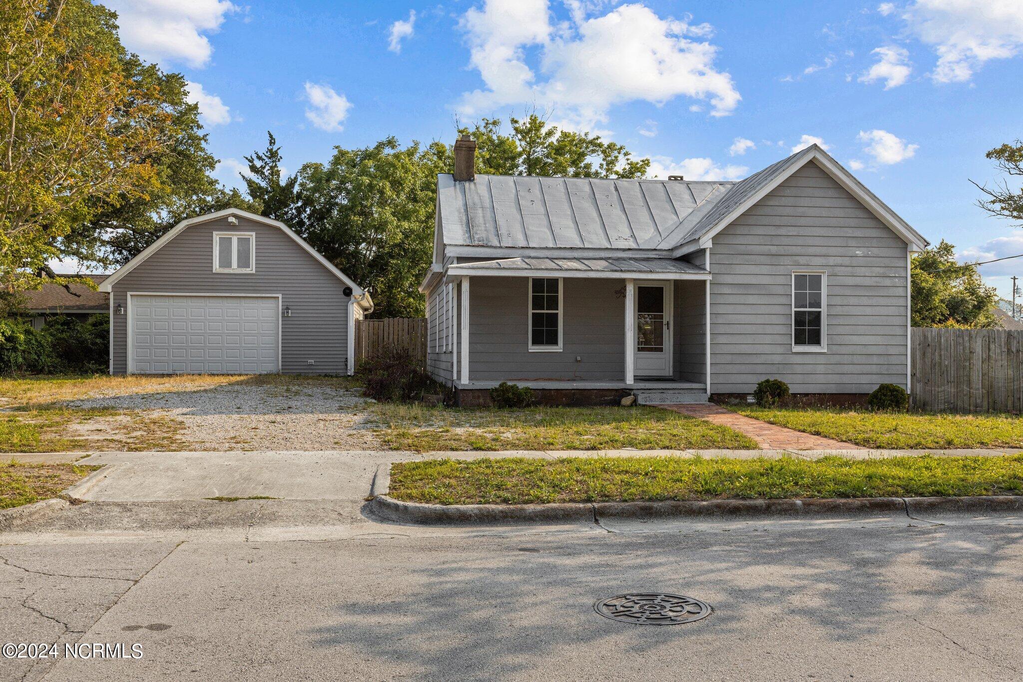 Mulberry St, Beaufort, NC 28516
