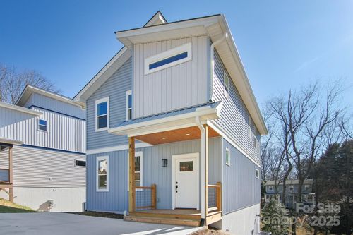 8 Escondido Dr, Asheville, NC, 28806-0225 | Card Image