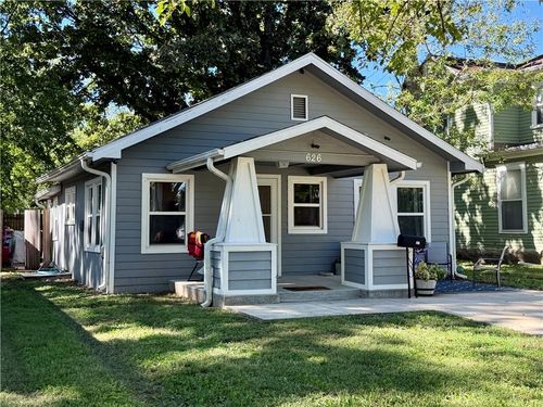 626 S Locust St, Ottawa, KS, 66067-2827 | Card Image