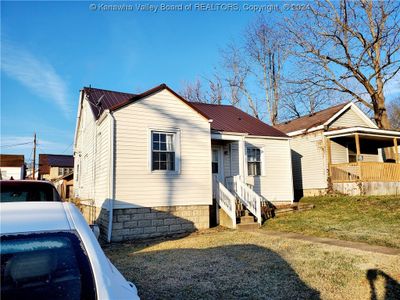 1053 14th Street, House other with 3 bedrooms, 2 bathrooms and null parking in Huntington WV | Image 3