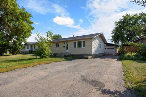 105 Hill Dr, Fort Mcmurray, AB, T9H2B4 | Card Image