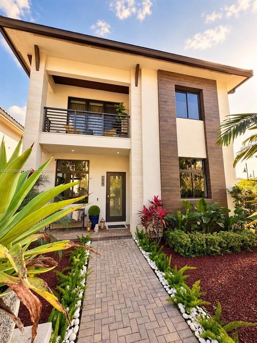 8286 Nw 51st Ter, Doral, FL, 33166-5693 | Card Image