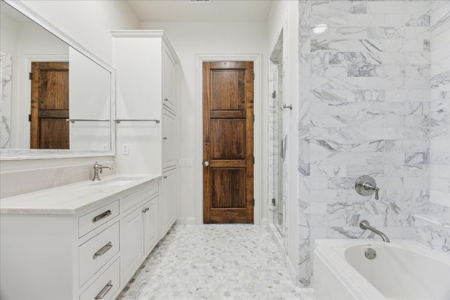 17607 Breakwater Dr, House other with 6 bedrooms, 9 bathrooms and 15 parking in Jonestown TX | Image 24