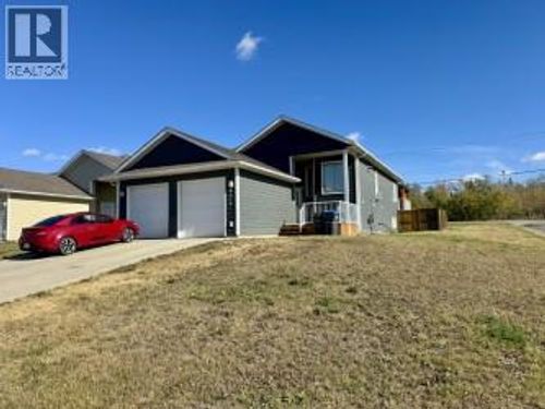 8216 17a St, Dawson Creek, BC, V1G0G6 | Card Image