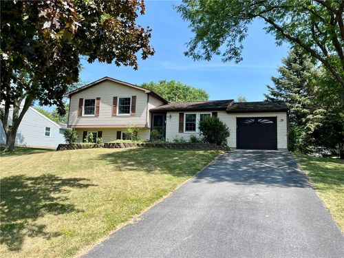 95 Wildherd Dr, Henrietta, NY, 14467-9770 | Card Image
