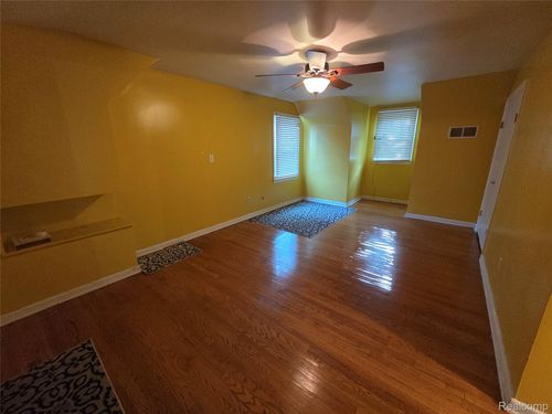 3115 Circle Dr, Flint, MI, 48507-4316 | Card Image