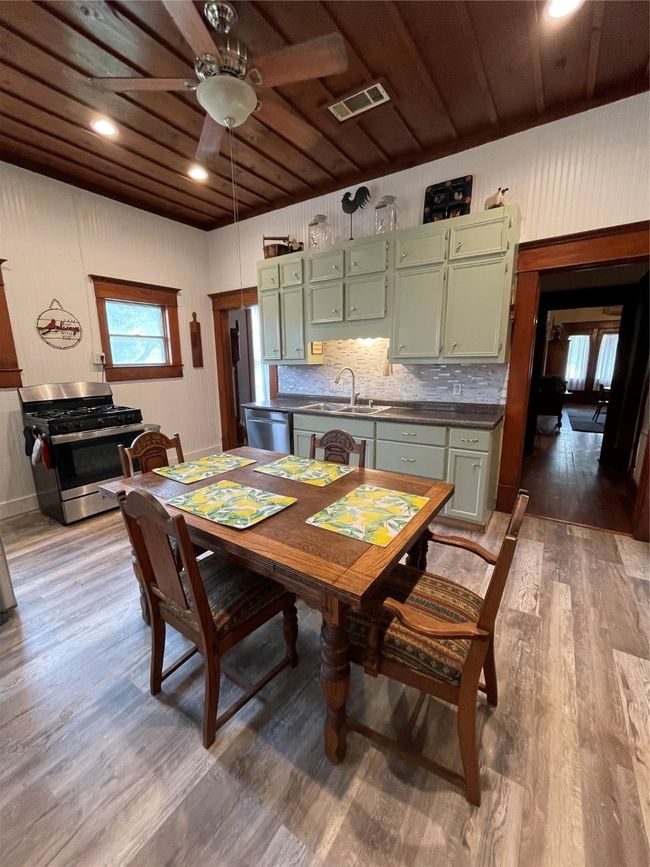300 Nw 2 Nd St, House other with 2 bedrooms, 2 bathrooms and null parking in Hubbard TX | Image 15