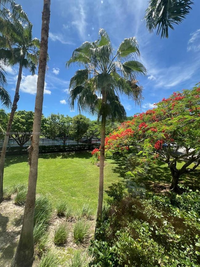 APT-211 - 3500 Oaks Clubhouse Dr, Condo with 3 bedrooms, 2 bathrooms and null parking in Pompano Beach FL | Image 24