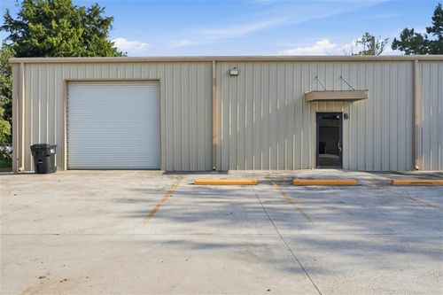 2412 Maplewood Dr, Sulphur, LA, 70663-6170 | Card Image