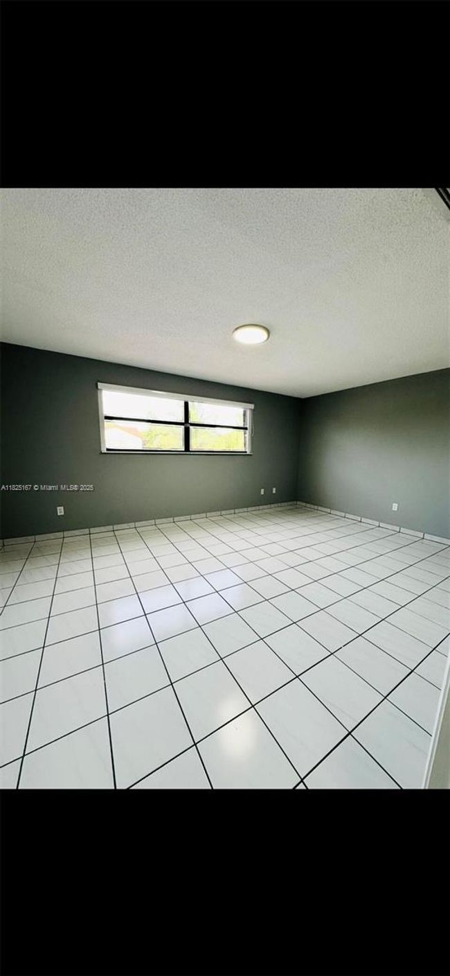 9510 Sw 151 St Ct, House other with 4 bedrooms, 3 bathrooms and null parking in Miami FL | Image 11