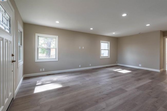 18355 Carlton Ave, House other with 2 bedrooms, 1 bathrooms and null parking in Castro Valley CA | Image 6