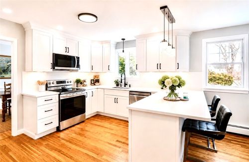 3 Pine Top Rd, Barrington, RI, 02806-1705 | Card Image