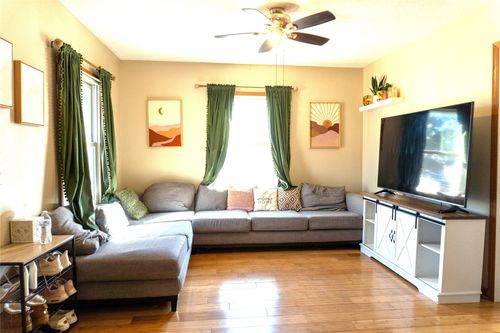 824 E 22nd Ct, Des Moines, IA, 50317-5226 | Card Image