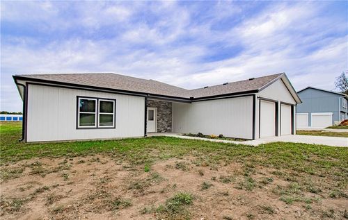 125 Nw 171st Rd, Warrensburg, MO, 64093-7678 | Card Image