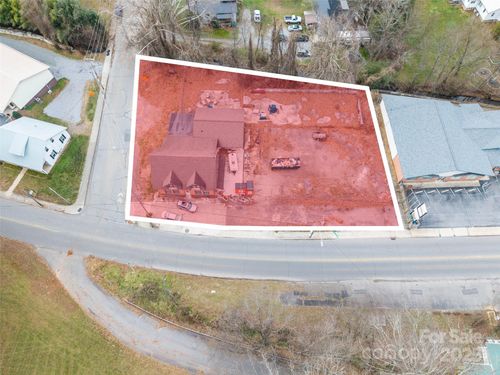 595 N Main St, Waynesville, NC, 28786-3817 | Card Image