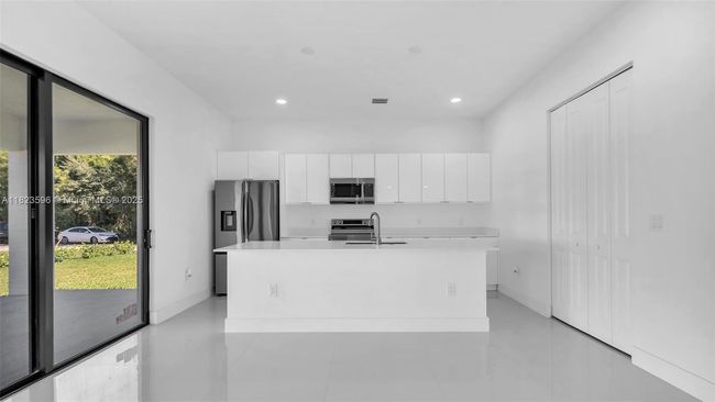15455 Sw 232 Nd St, House other with 5 bedrooms, 4 bathrooms and null parking in Miami FL | Image 12