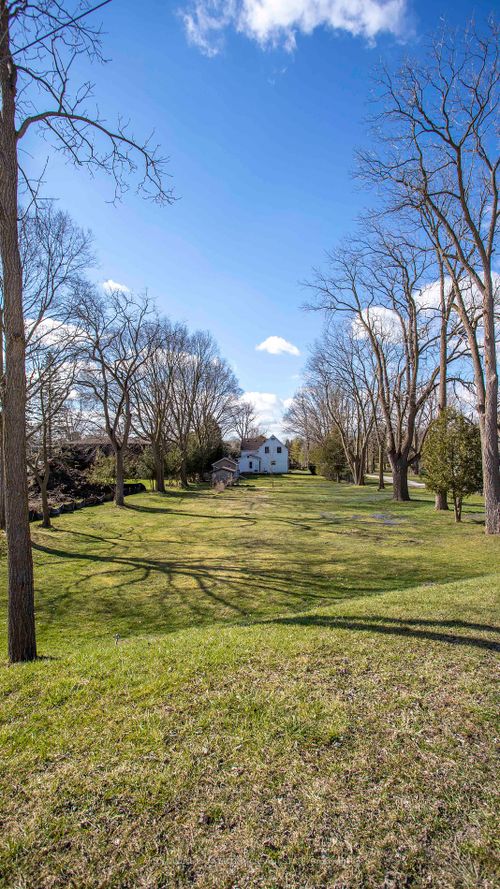 100 LT2 George St, Ailsa Craig, ON, N0M1A0 | Card Image
