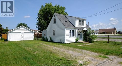 31 Maidstone Ave E, Essex, ON, N8M2J3 | Card Image