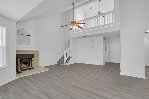 517 Mary Robert Ln, Newport News, VA, 23608-8730 | Card Image