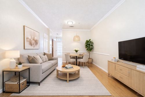 apt-204-2300 Leon St, Austin, TX, 78705-4664 | Card Image