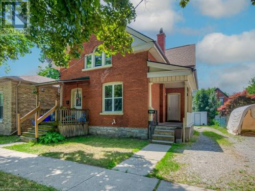 12 Duke St, Brantford, ON, N3T3T3 | Card Image