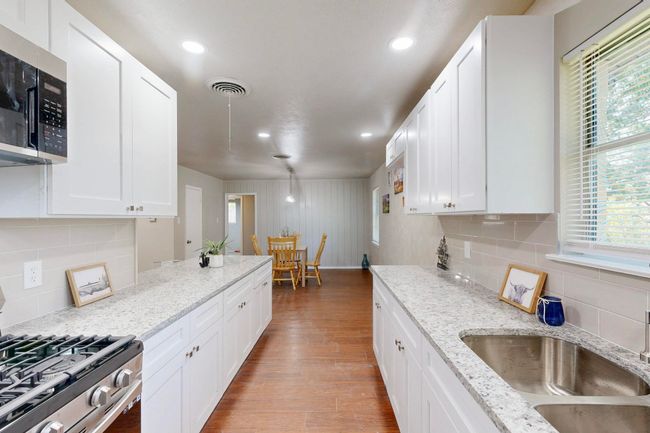 128 Se Gardens Blvd, House other with 3 bedrooms, 2 bathrooms and null parking in Burleson TX | Image 20