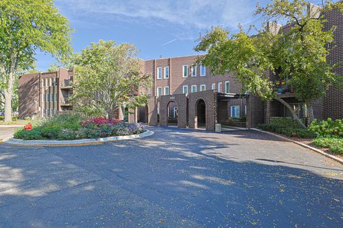 apt-202-1430 Sandstone Dr, Wheeling, IL, 60090-5923 | Card Image