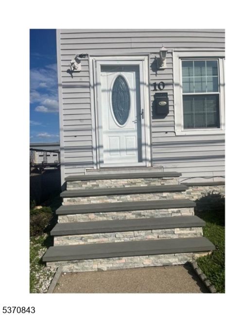 10 Salter Pl, Bloomfield, NJ, 07003-6002 | Card Image