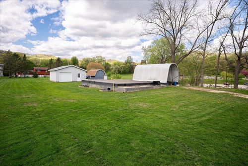 421 Walnut Place, La Crescent, MN, 55947 | Card Image