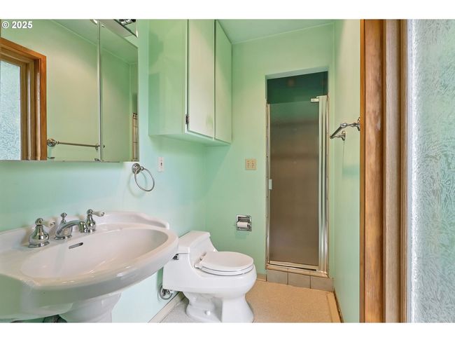 1425 Se 9 Th St, House other with 6 bedrooms, 3 bathrooms and null parking in Gresham OR | Image 19