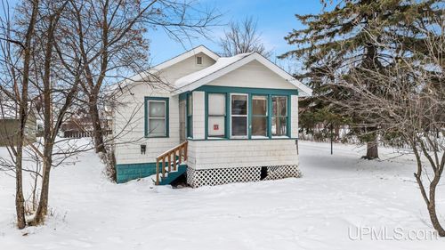 104 W E Street, Iron Mountain, MI, 49801 | Card Image