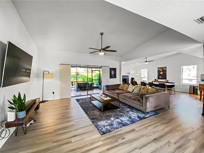 5744 Augusta Cir, House other with 3 bedrooms, 2 bathrooms and null parking in Sarasota FL | Image 4