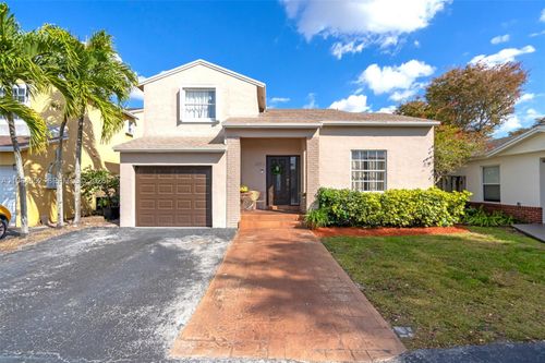 8253 Nw 192nd Ter, Hialeah, FL, 33015-5333 | Card Image