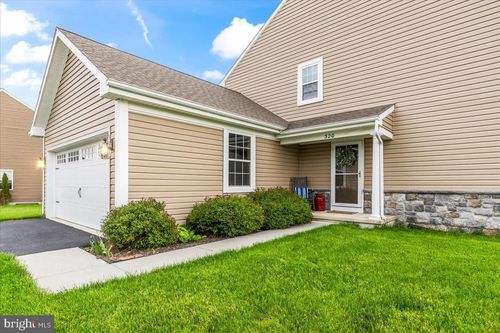 320 Cedar Holw, MANHEIM, PA, 17545-9008 | Card Image