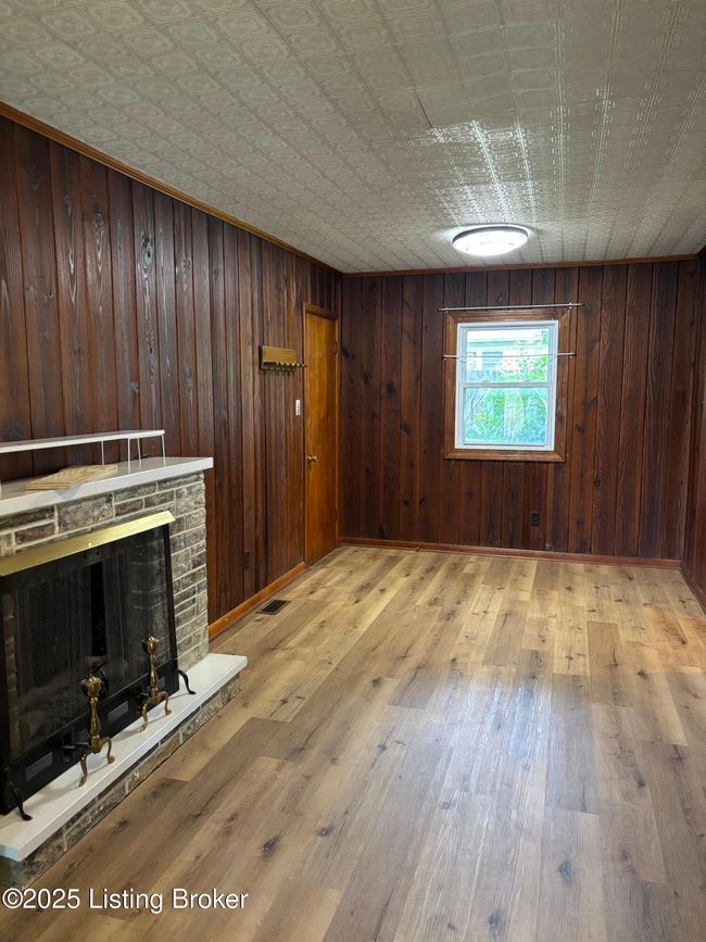 Family Room | Image 6