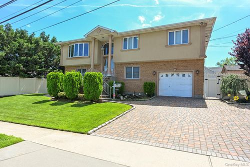 859 Maloon Ave, Franklin Square, NY, 11010-3905 | Card Image