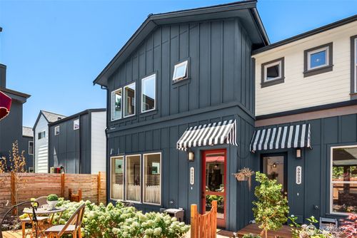 c-5033 25th Ave Sw, Seattle, WA, 98106-1371 | Card Image