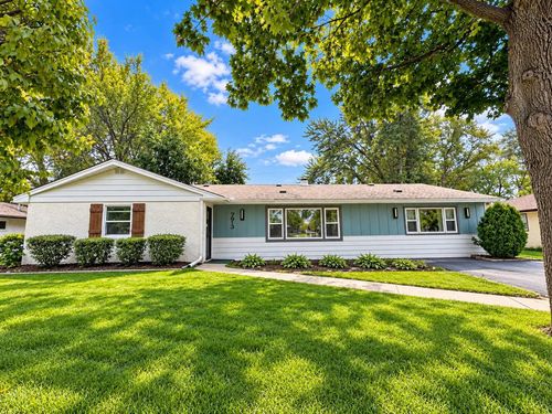 7913 5th St Ne, Fridley, MN, 55432-1803 | Card Image