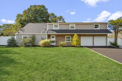 47 Iroquois Ave, Selden, NY, 11784-3814 | Card Image