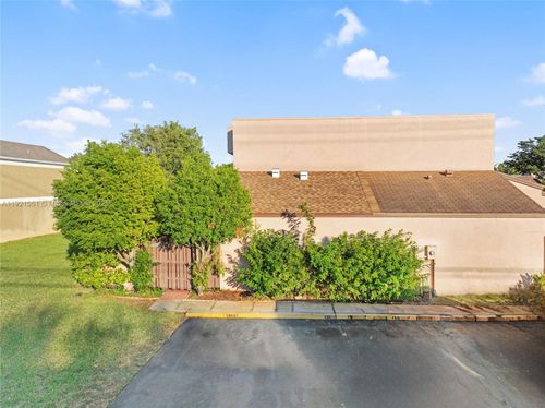 12393 Nw 12th Ct, Pembroke Pines, FL, 33026-3850 | Card Image