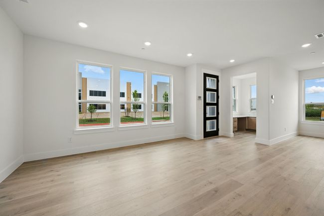 Designed with entertaining in mind, you'll enjoy fantastic dinner parties or cozy family gatherings in this lovely dining room. | Image 8