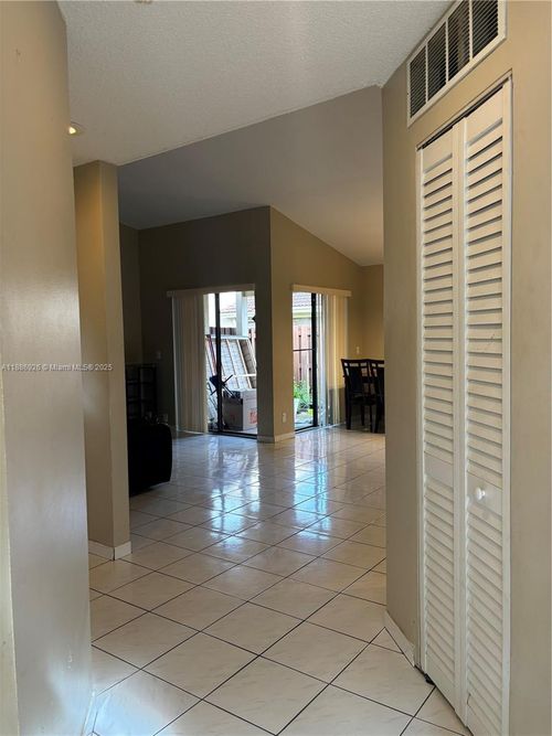 6547 Nw 170th Ter, Hialeah, FL, 33015-4638 | Card Image