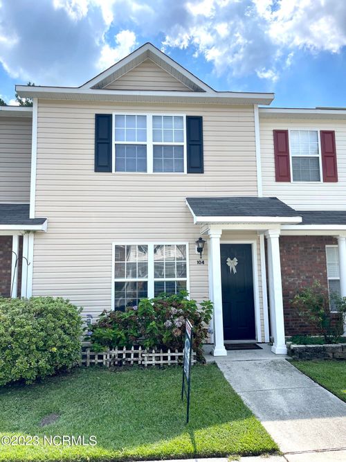 104 Meadowbrook Ln, Jacksonville, NC, 28546-7861 | Card Image