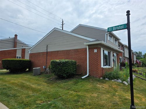 8066 Coventry St, Westland, MI, 48185-1833 | Card Image