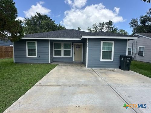 203 Sandra Street, Edna, TX, 77957 | Card Image