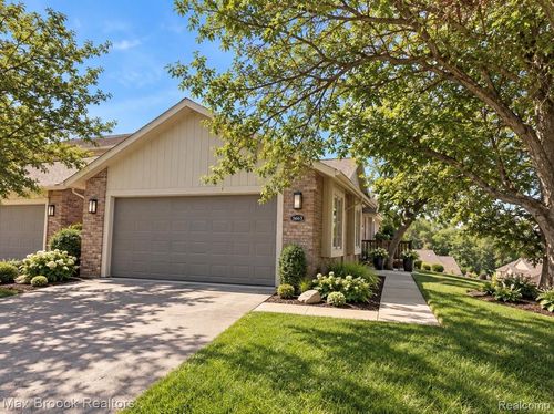 64-5663 Hillcrest Cir E, West Bloomfield, MI, 48322-1281 | Card Image